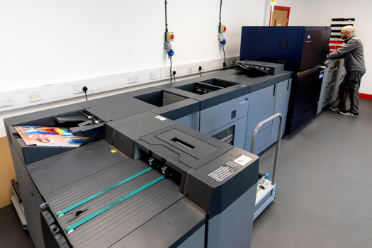 KM AccurioPress c12000e in operation